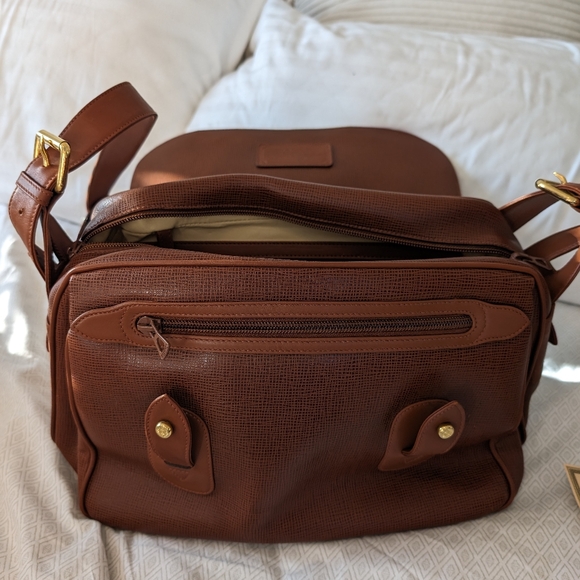 Huntington World Shoulder Bag - Picture 2 of 15